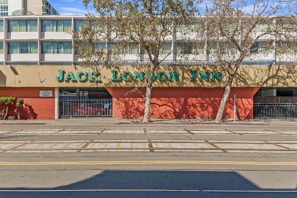 Jack London Inn image 5